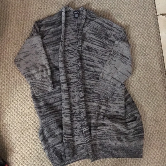 A gray cardigan with 3/4 length sleeves & pockets. - Picture 2 of 2